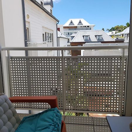 T3 Dans Residence Bon Standing Tres Proche Centre Ville Saint Denis Esterno foto